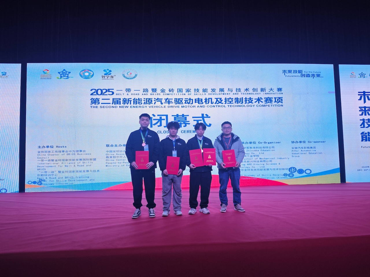 智能工程学院在金砖赛上再获佳绩