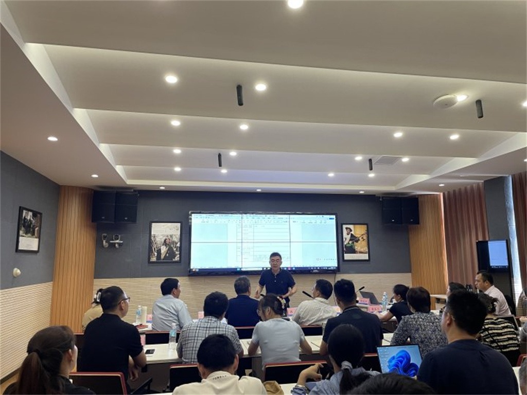 我校邀请中国高等职业教育学会专家指导“双高”建设