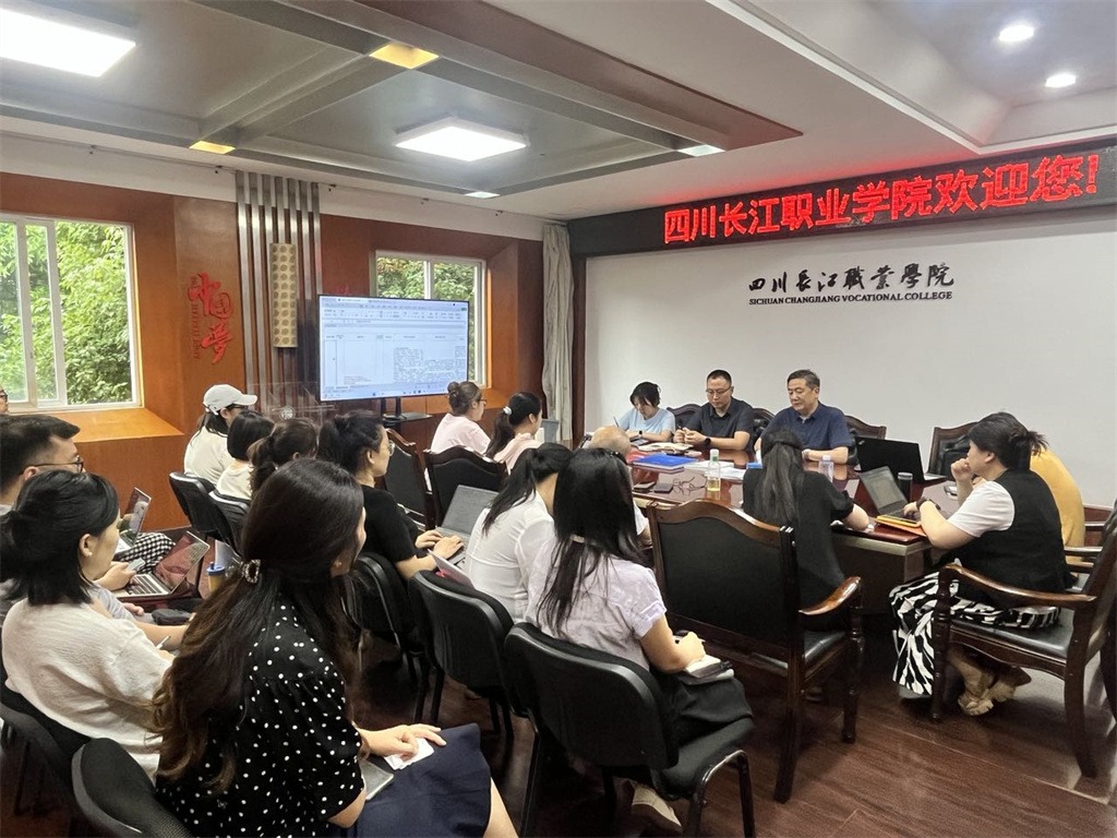 聚焦产教融合 重构培养体系——学校召开2025级人才培养改革专项推进会