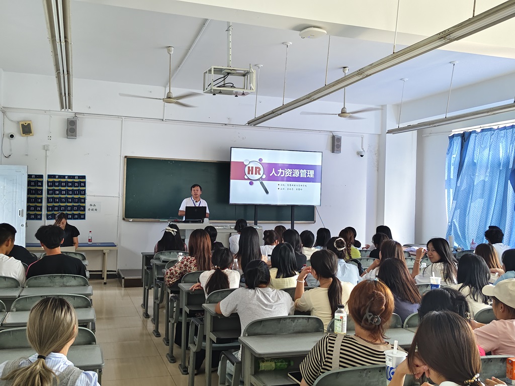 1.入学教育.李明志.jpg