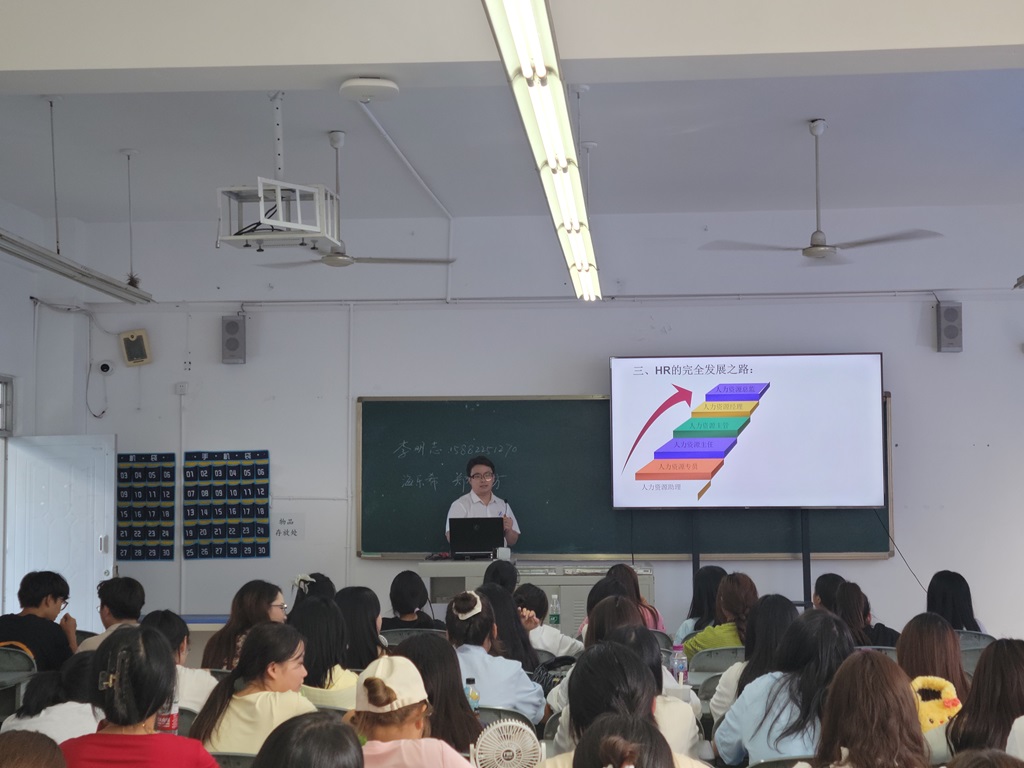 3.入学教育.郑东方.jpg